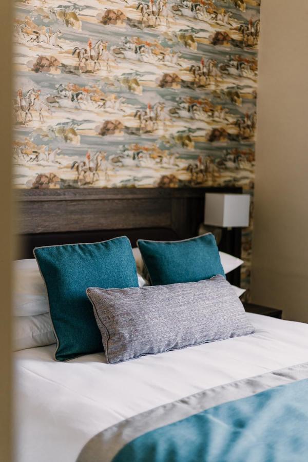 The Bull Hotel Стоуни Стратфорд Экстерьер фото