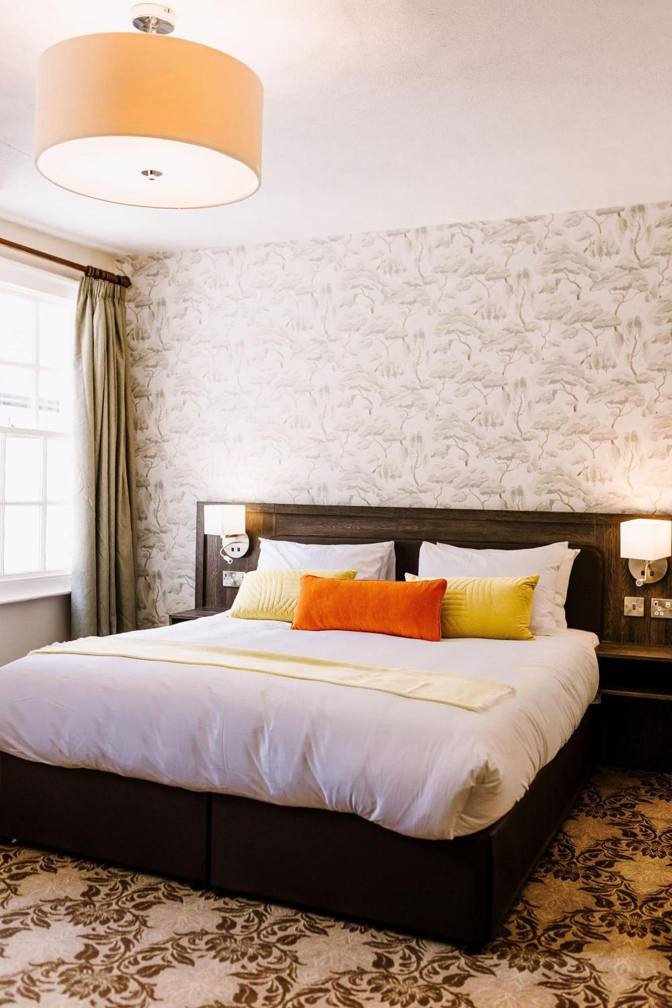 The Bull Hotel Стоуни Стратфорд Экстерьер фото