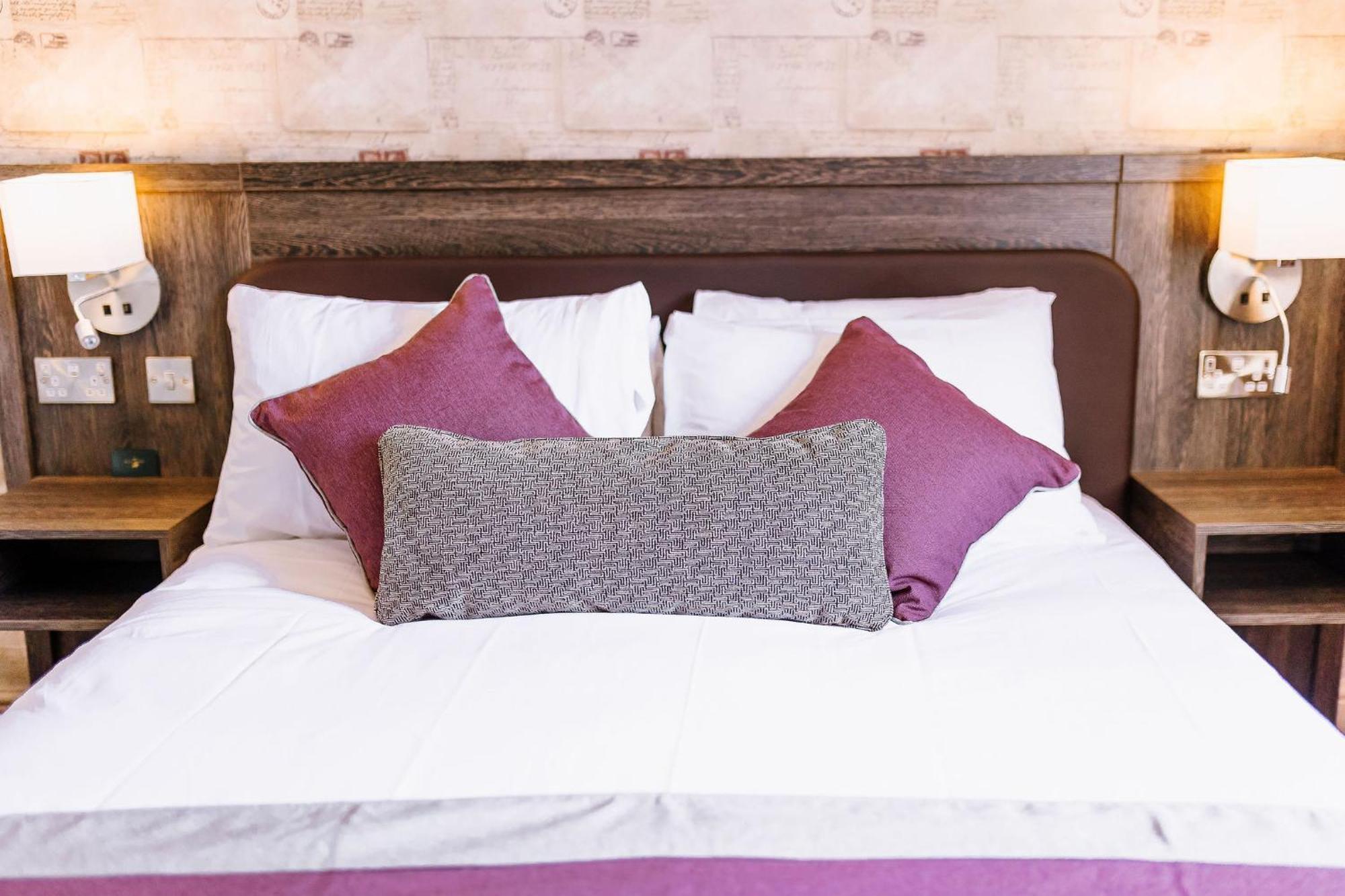 The Bull Hotel Стоуни Стратфорд Экстерьер фото
