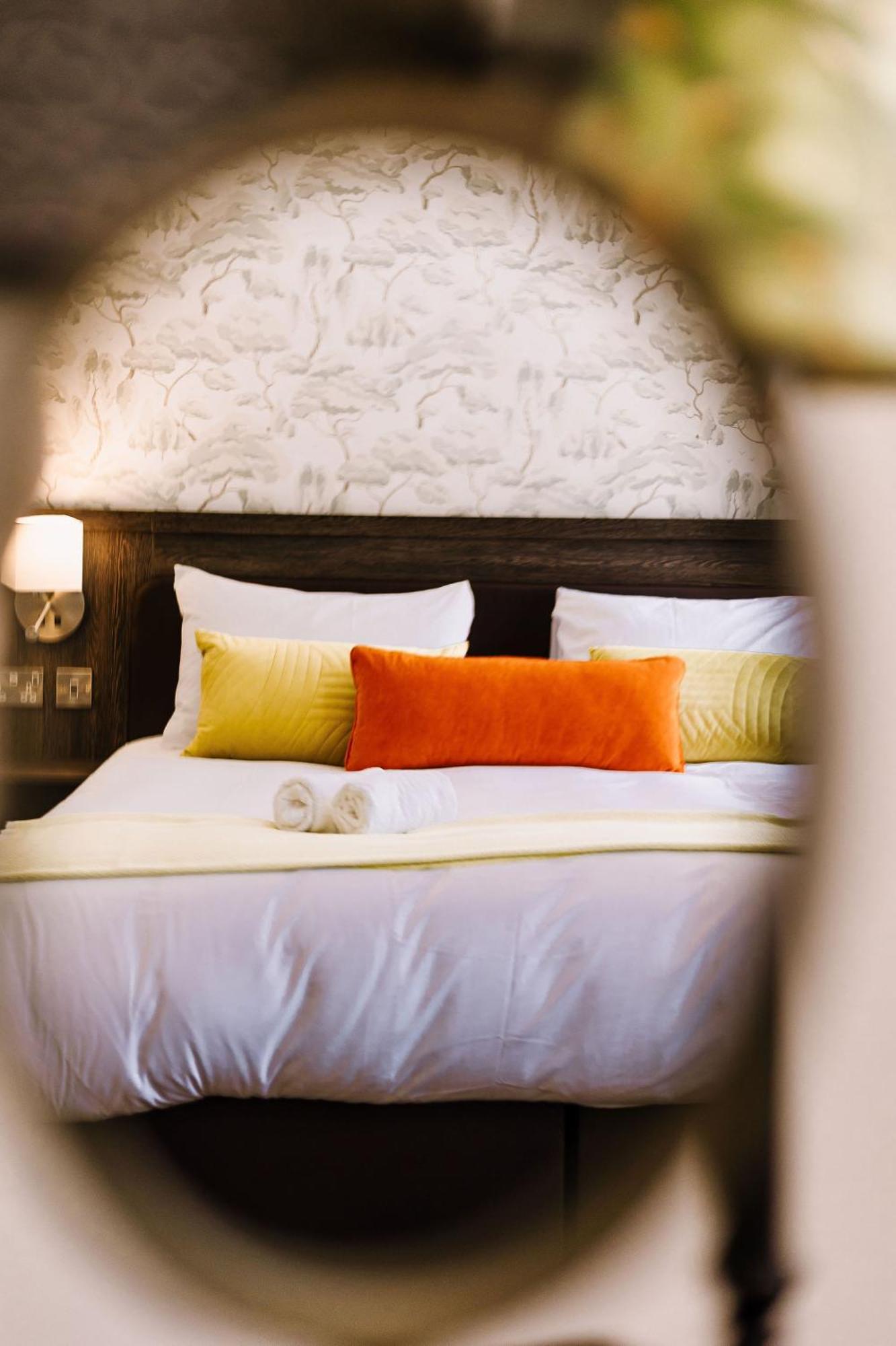 The Bull Hotel Стоуни Стратфорд Экстерьер фото